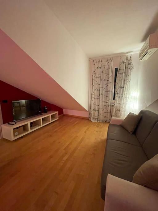 Attic * Milán