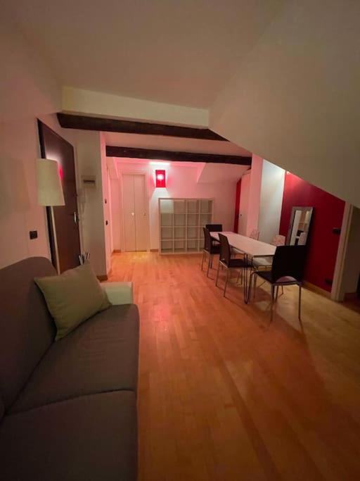 Attic Milán